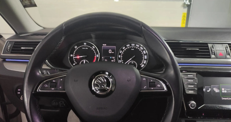 Skoda Superb cena 61999 przebieg: 239000, rok produkcji 2015 z Łosice małe 781